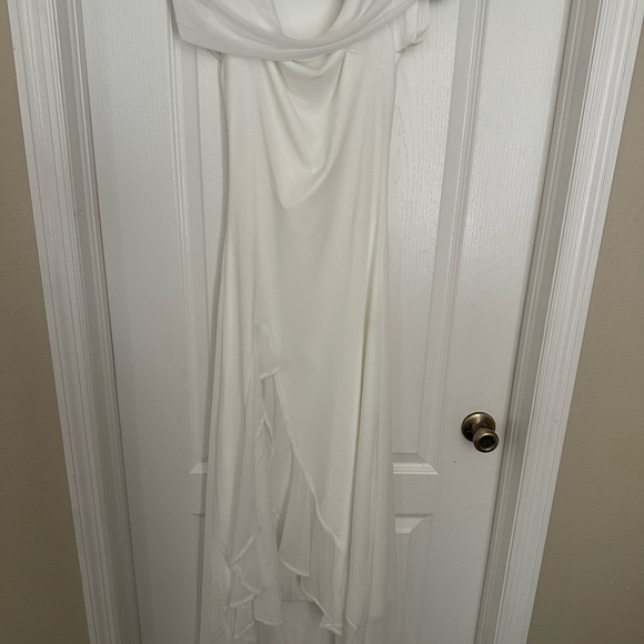 🦋NWOT Elegant White Maxi dress - Picture 2 of 3